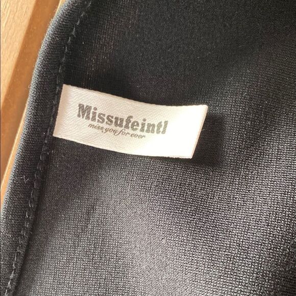 Elegant Black Dress with Floral Sleeves - Picture 8 of 10